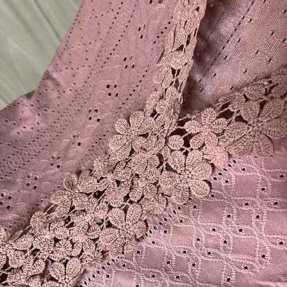 Flower Lacey V-neck tank top - Picture 4 of 4